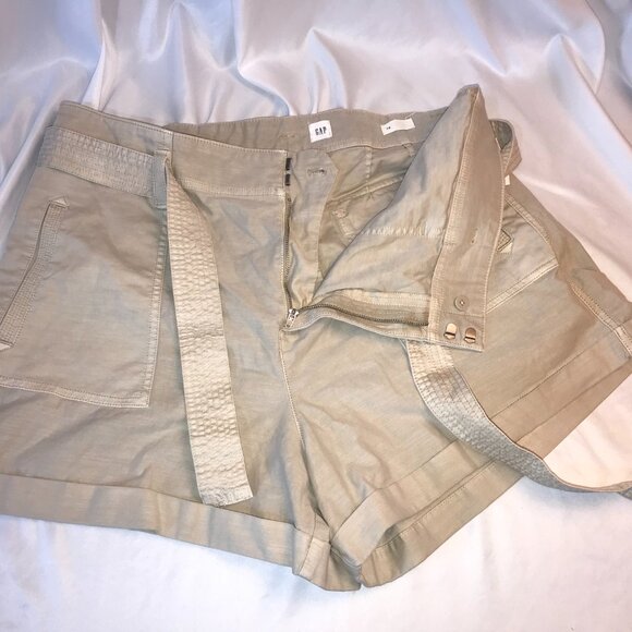 Gap Women's Shorts Khaki Tan Women's Size 18 Beige with belt Style 282503 NEW - Picture 2 of 12